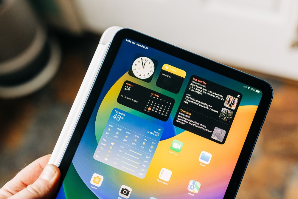 The iPad 10th-gen screen.